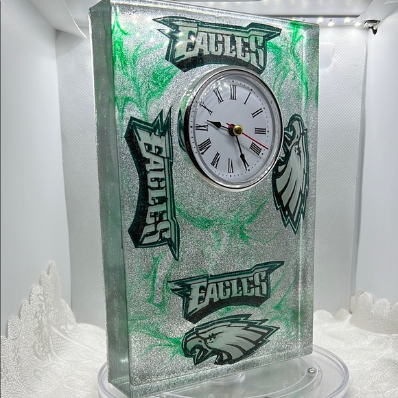 Green and Silver Decorative Clock - Picture 3 of 12